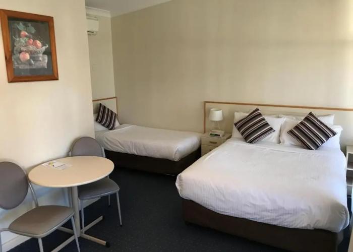 Orange Motor Lodge
