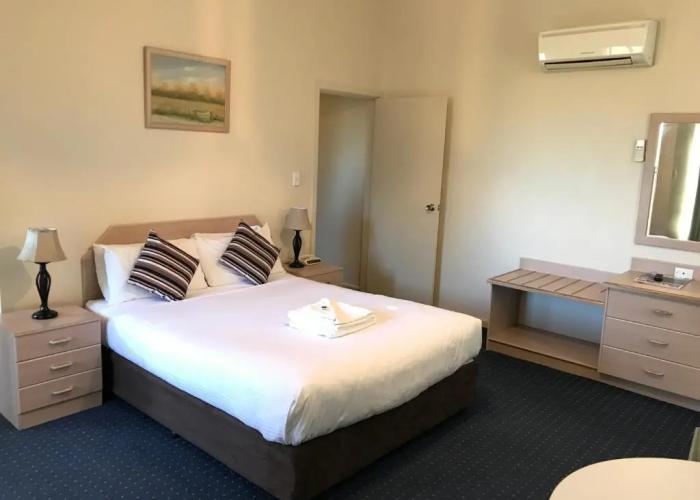 Orange Motor Lodge