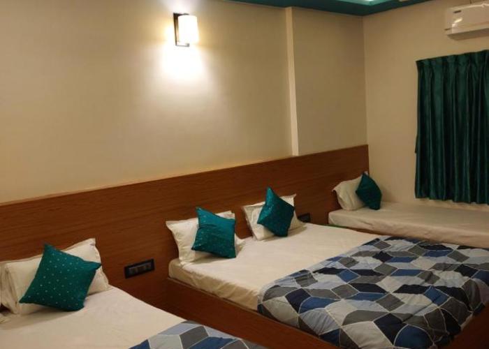 Hotel Sai Dakshina Inn