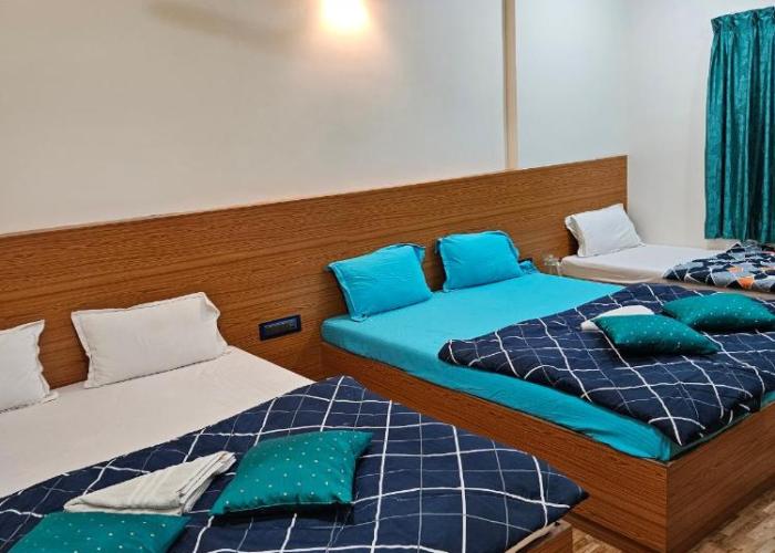 Hotel Sai Dakshina Inn