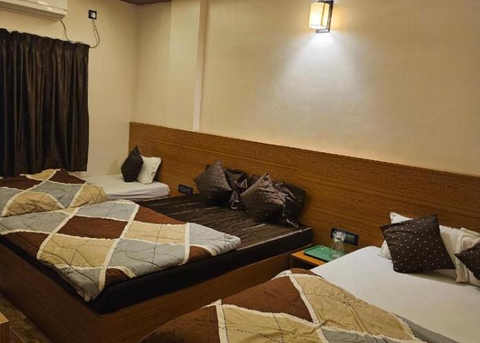Hotel Sai Dakshina Inn