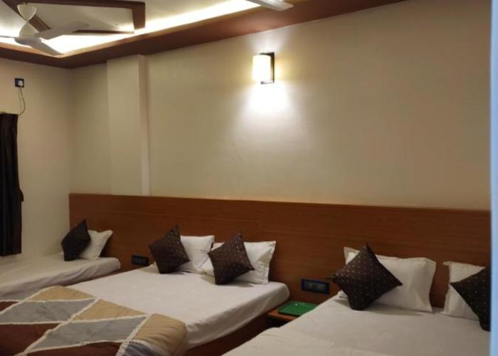 Hotel Sai Dakshina Inn