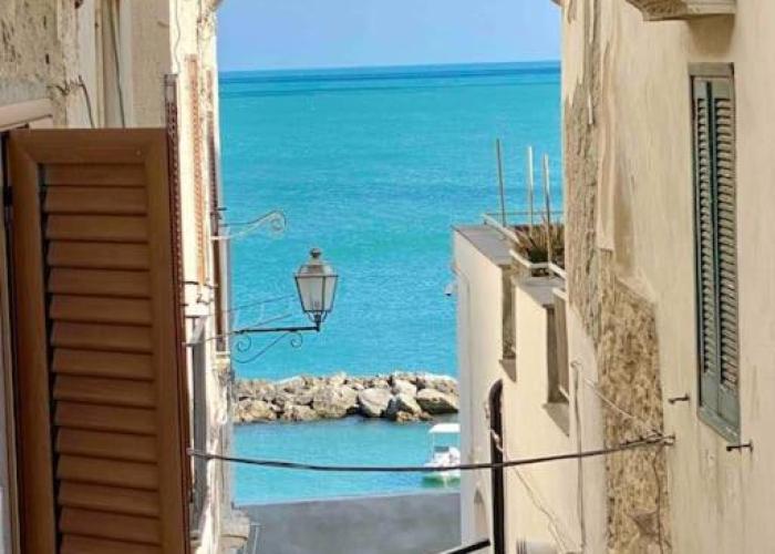 Cozy flat by the sea in the Old Town