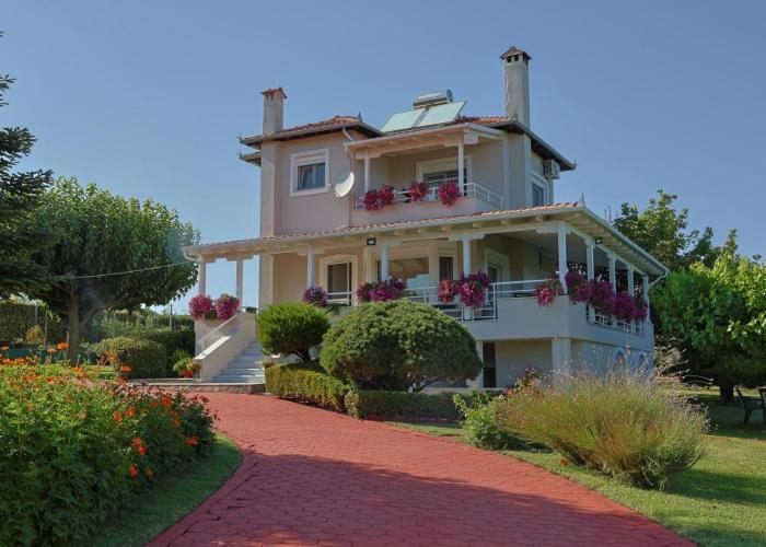 TAMMY'S GARDEN HOUSE