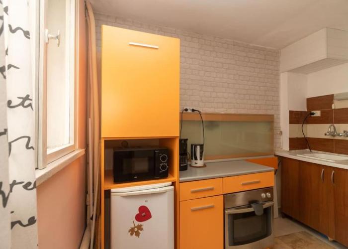Charming Artistic Central Apartment