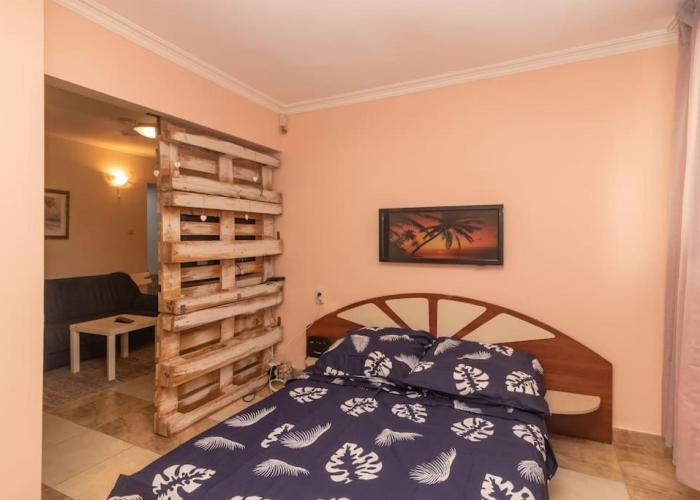 Charming Artistic Central Apartment