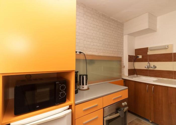 Charming Artistic Central Apartment