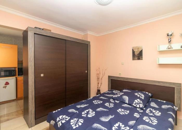 Charming Artistic Central Apartment