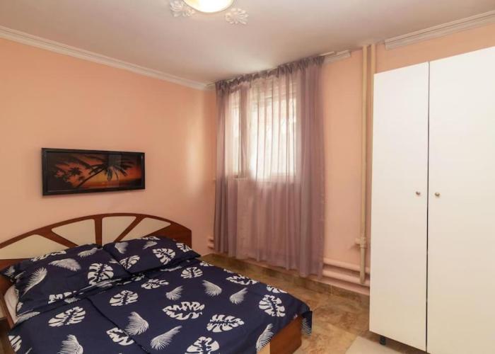 Charming Artistic Central Apartment