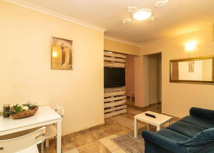 Charming Artistic Central Apartment