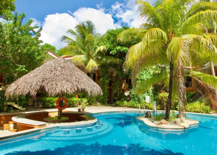 Cocomarindo Breeze Condo And Amazing Pool