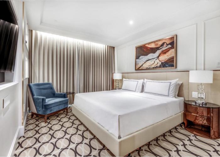 AZUR Legacy Collection Hotel