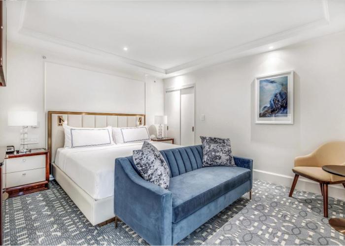 AZUR Legacy Collection Hotel