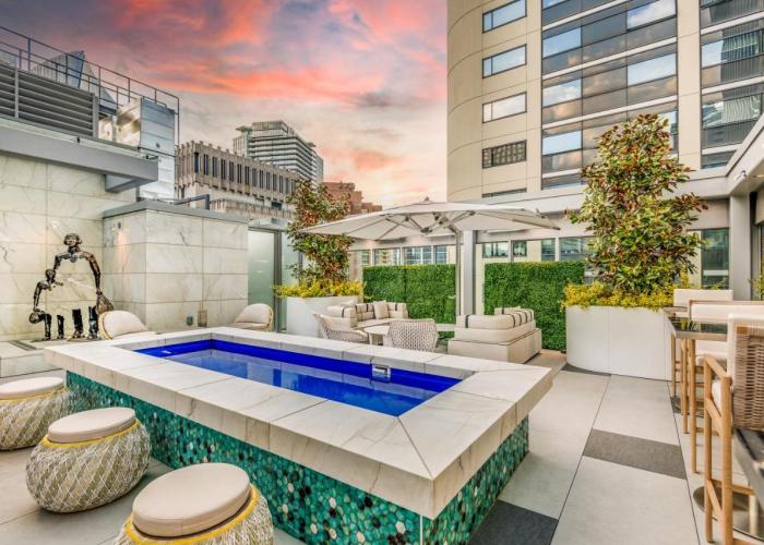 AZUR Legacy Collection Hotel