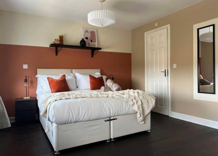Large 4 Bedroom 3 Bathroom Town House with Secure Parking by Amazing Spaces Relocations Ltd