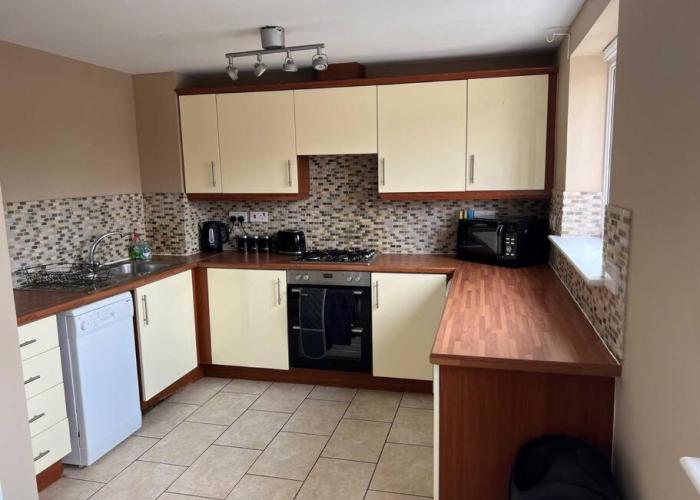 Large 4 Bedroom 3 Bathroom Town House with Secure Parking by Amazing Spaces Relocations Ltd