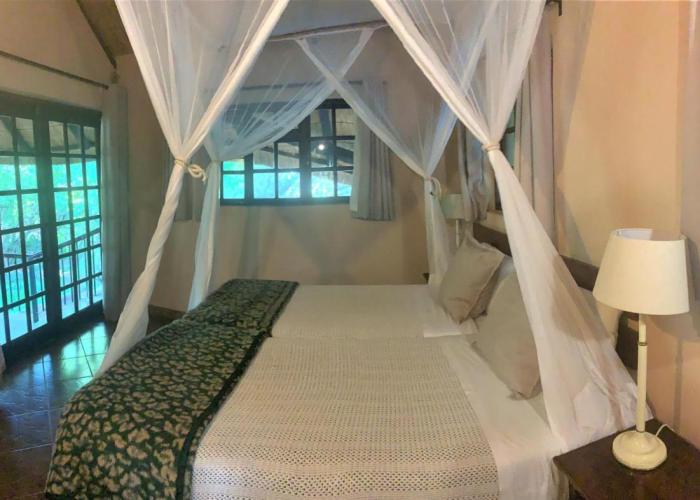 Family Lodge in Natural African Bush - 2115