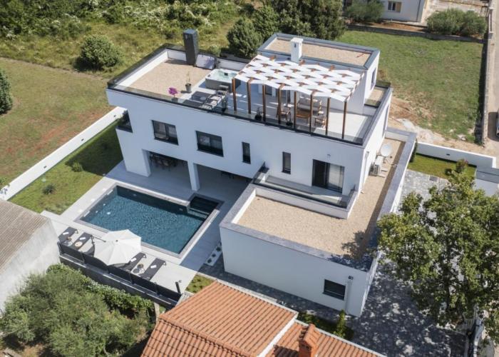 CROWONDER Mila Prestige Villa with Heated Swimming Pool, Jacuzzi and Sauna
