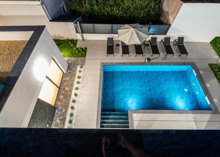 CROWONDER Mila Prestige Villa with Heated Swimming Pool, Jacuzzi and Sauna