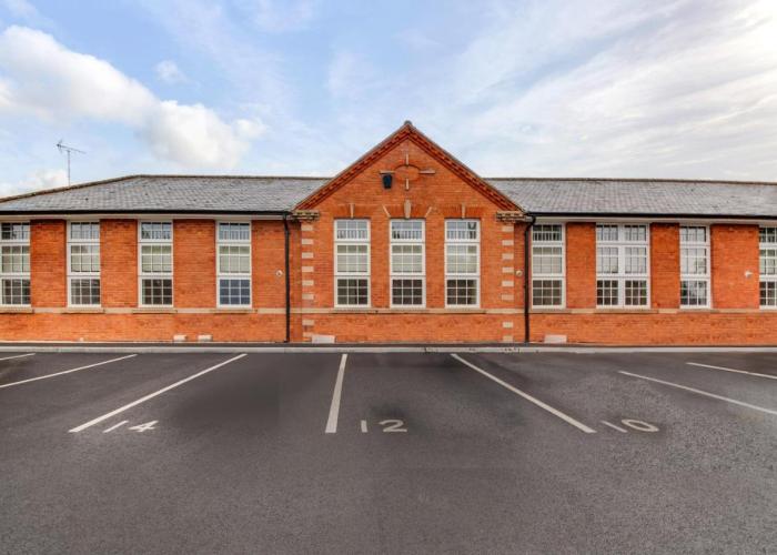 Stylish & Contemporary 2-Bed Townhouse - Parking - Wi-Fi - Netflix