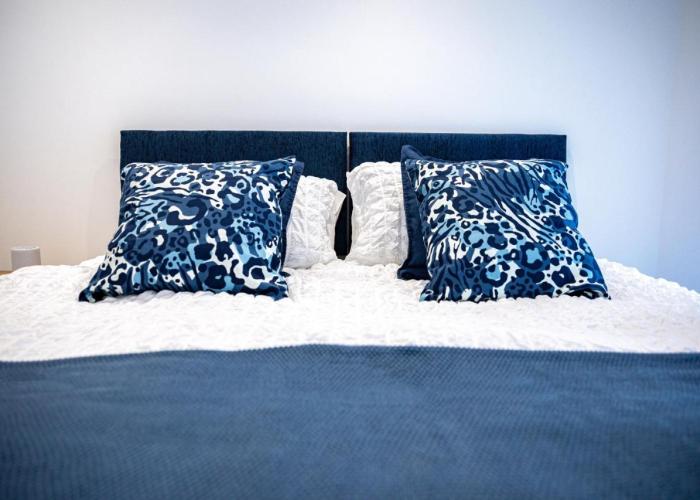 Stylish & Contemporary 2-Bed Townhouse - Parking - Wi-Fi - Netflix