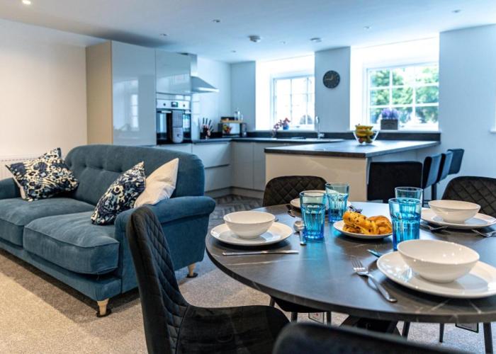 Stylish & Contemporary 2-Bed Townhouse - Parking - Wi-Fi - Netflix