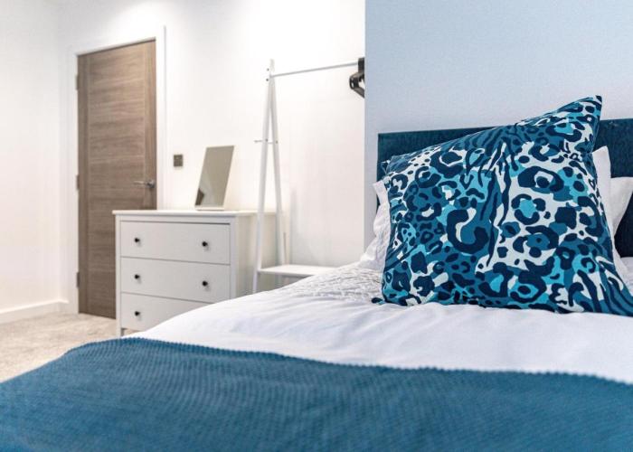 Stylish & Contemporary 2-Bed Townhouse - Parking - Wi-Fi - Netflix