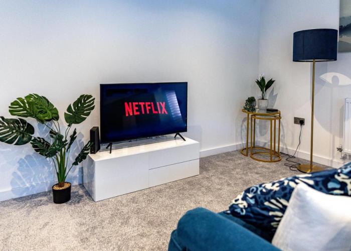 Stylish & Contemporary 2-Bed Townhouse - Parking - Wi-Fi - Netflix