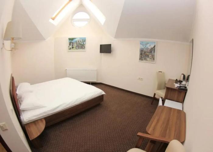Hotel 52