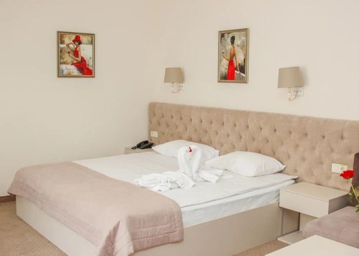 Hotel 52