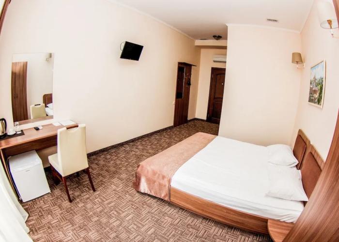 Hotel 52