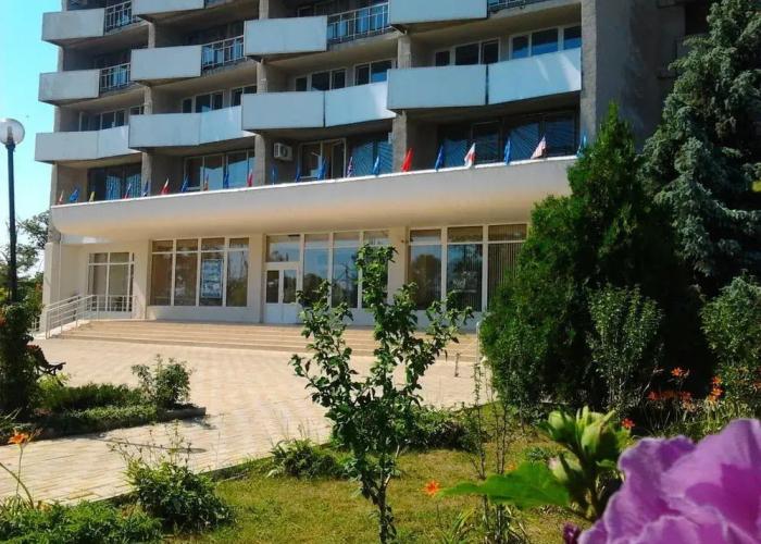 Mirniy Resort
