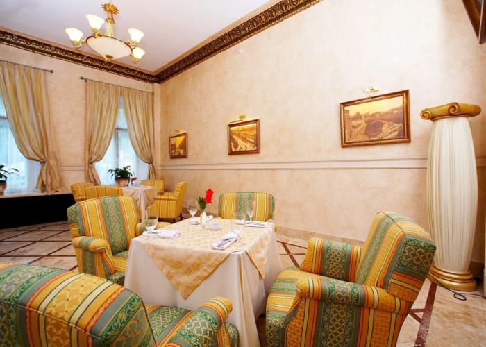 Londonskaya Hotel