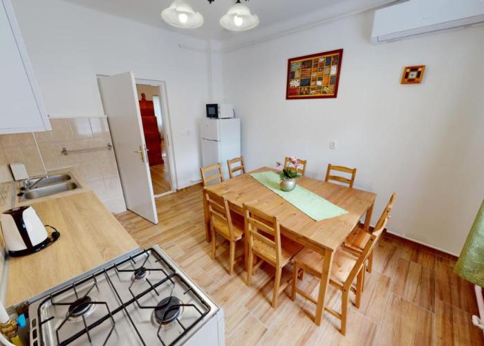FAMILY APARTMAN