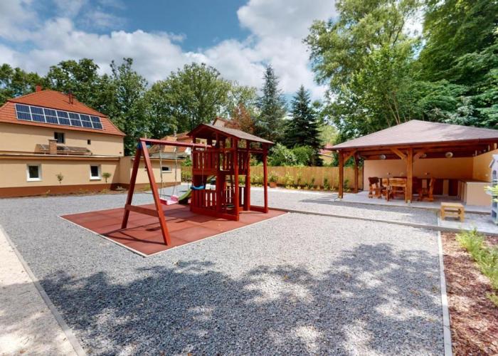FAMILY APARTMAN