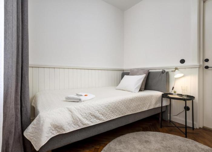 1800 by Vince Stay - Private Rooms in Town Hall Square