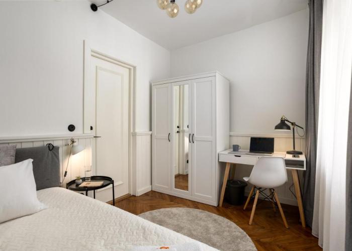 1800 by Vince Stay - Private Rooms in Town Hall Square