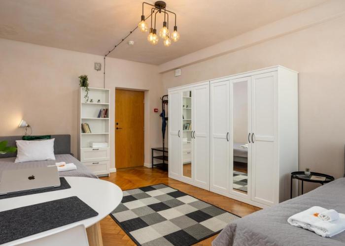 1800 by Vince Stay - Private Rooms in Town Hall Square