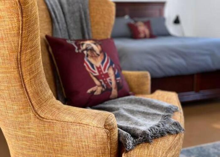 Private Bright Modern Studio! Queen bed !