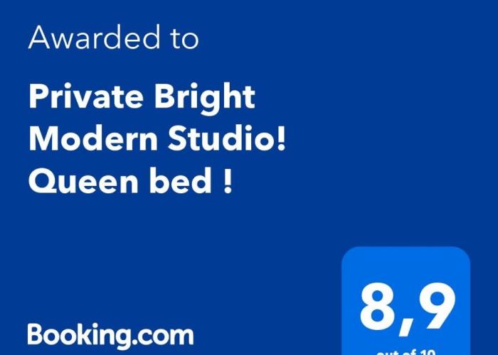 Private Bright Modern Studio! Queen bed !