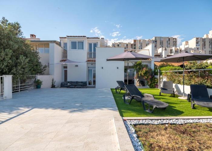Royal Lux Residence