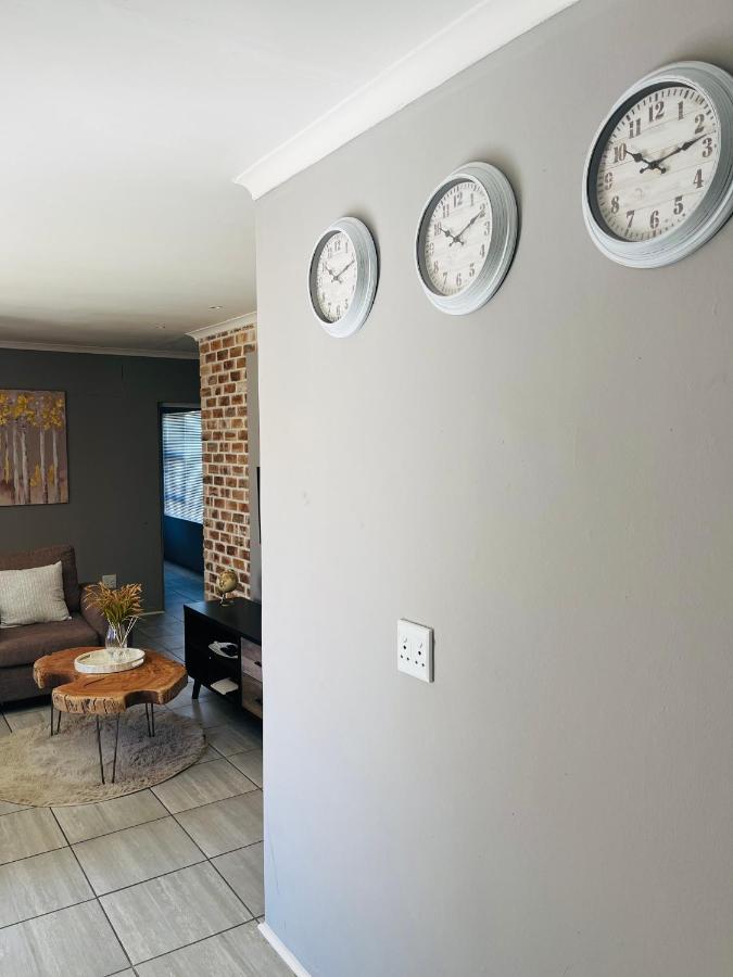 фото Otis Self Catering