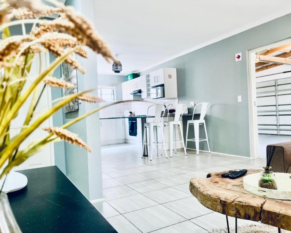 фото Otis Self Catering