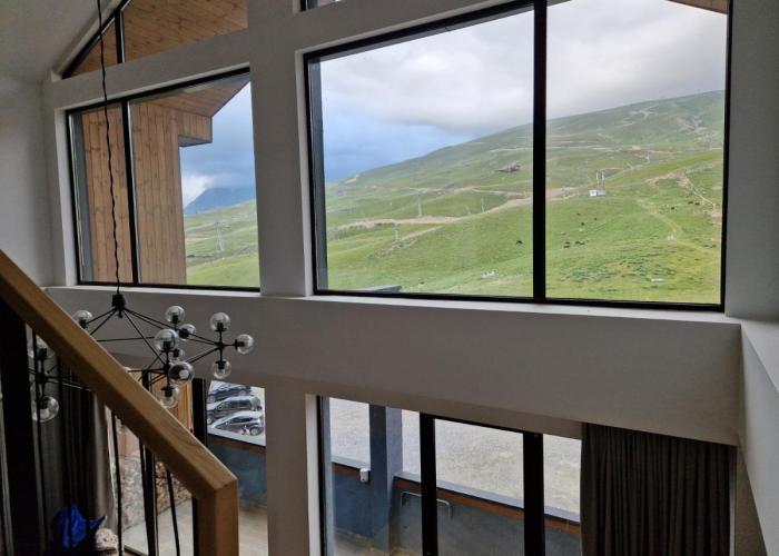 Gudauri Summer Apartment - Fireplace, Netflix on 100