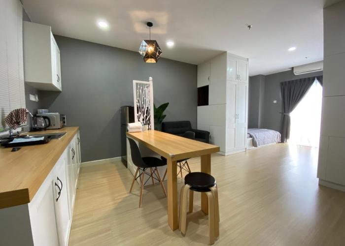 A Modern & Homely Studio with Pool and Gym