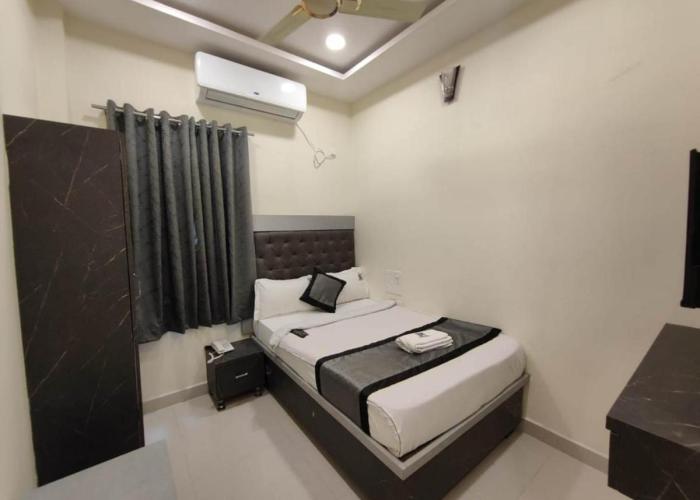 HOTEL VIGHNESHWARA INN