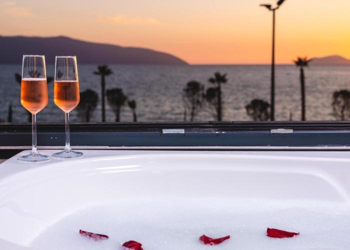 Azar Luxury Suites
