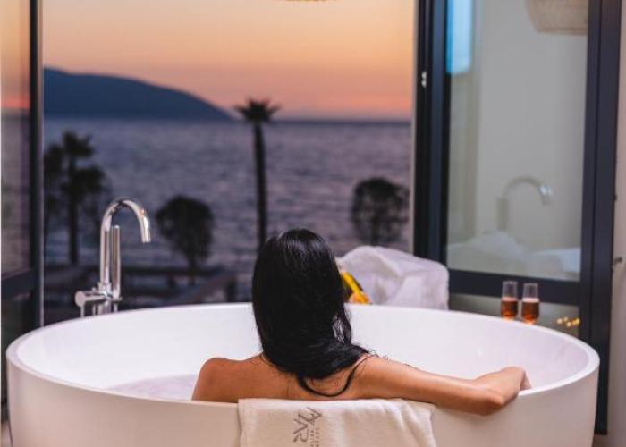 Azar Luxury Suites