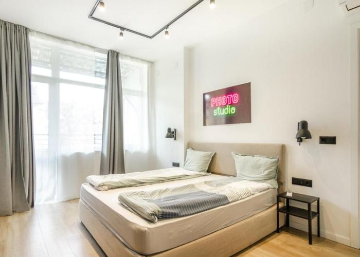 Viral 2 BR Photo Studio Loft