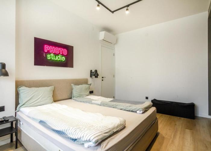Viral 2 BR Photo Studio Loft